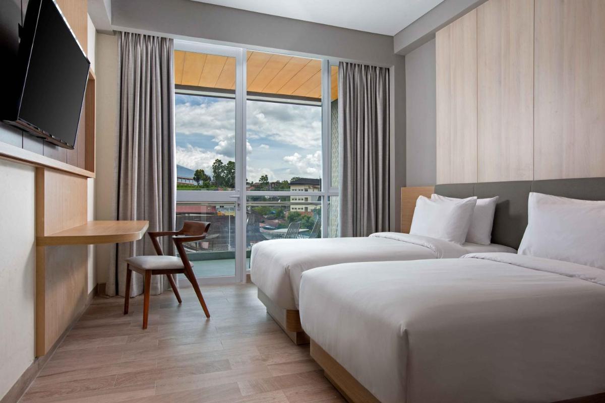 Suitetrails - Hotel Santika Bukittinggi