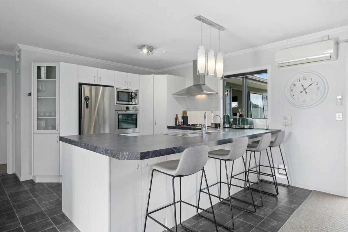 Suitetrails - Haven on Hunt - Albert Town Holiday Home