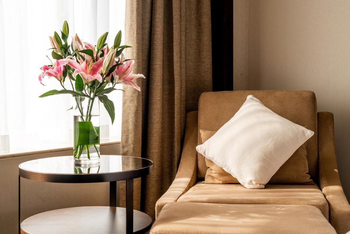 Suitetrails - Crowne Plaza Shanghai, an IHG Hotel