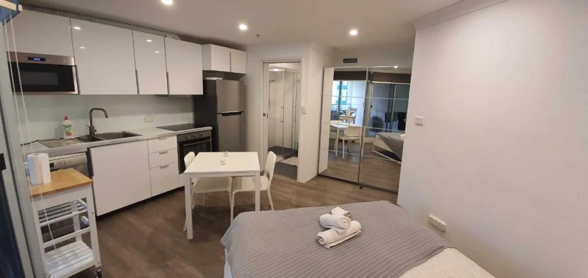 Dana-Cozy Studio in City Center-Free Parking - Hizvo