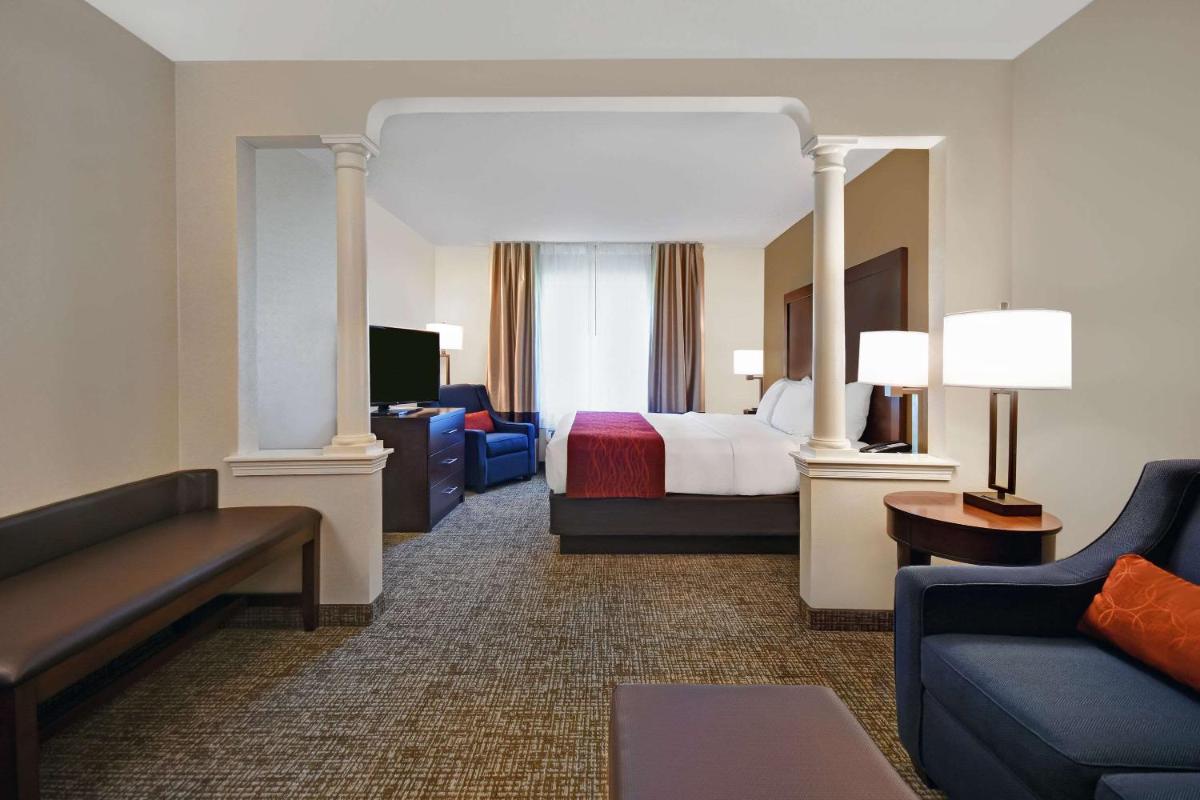 Comfort Inn & Suites - Housity