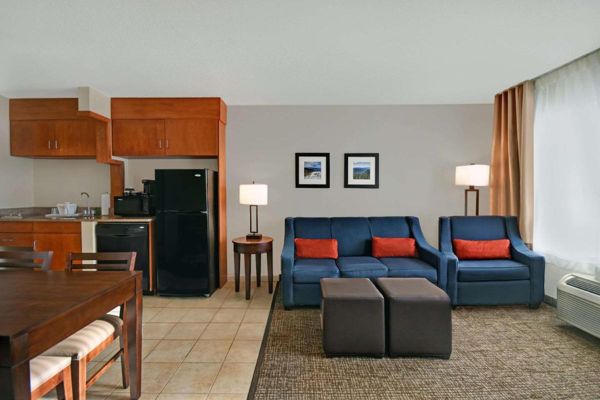 Comfort Inn & Suites - Housity