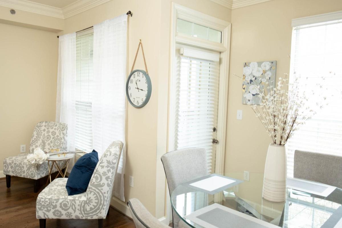 Buckhead Suite Steps Away from Phipps Plaza - Housity