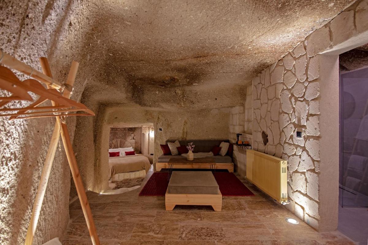 Sato Cave Hotel - Housity