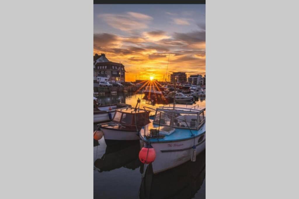 Suitetrails - Entire Ground Floor Apartment - West Bay