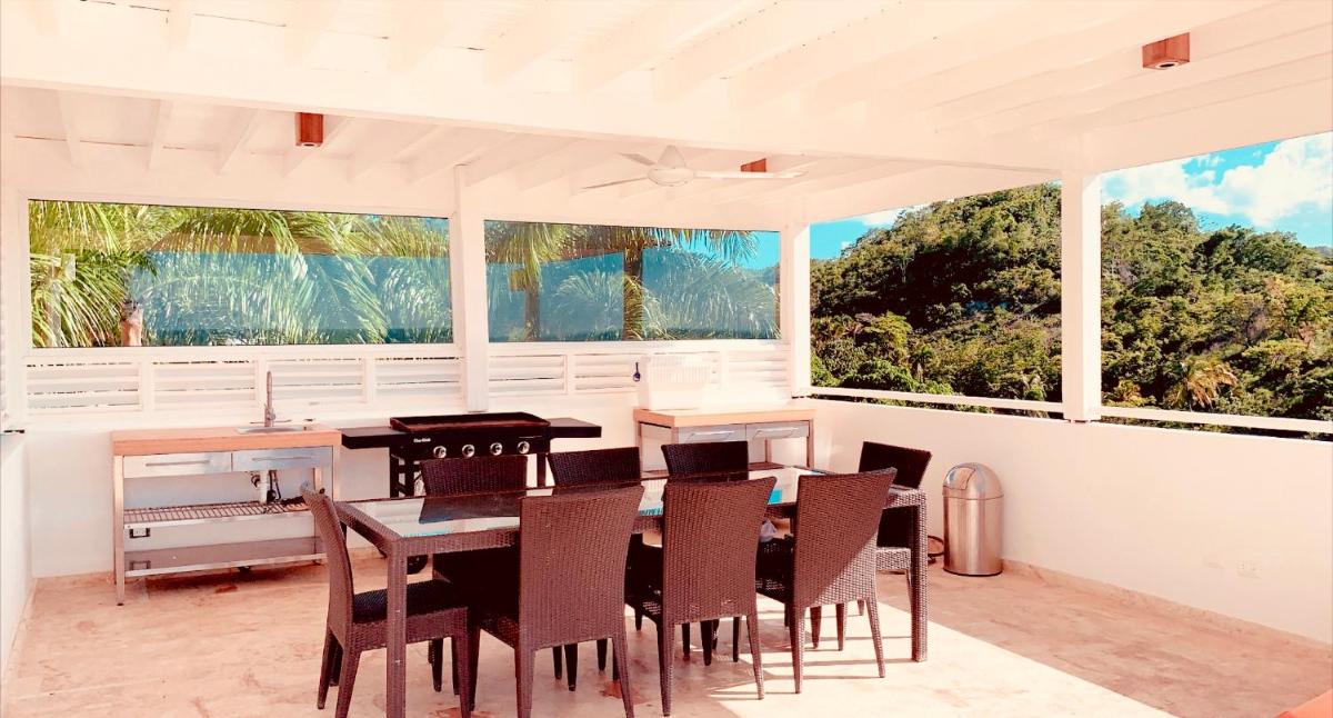Suitetrails - Modern 7 bedrooms Villa on private beach access