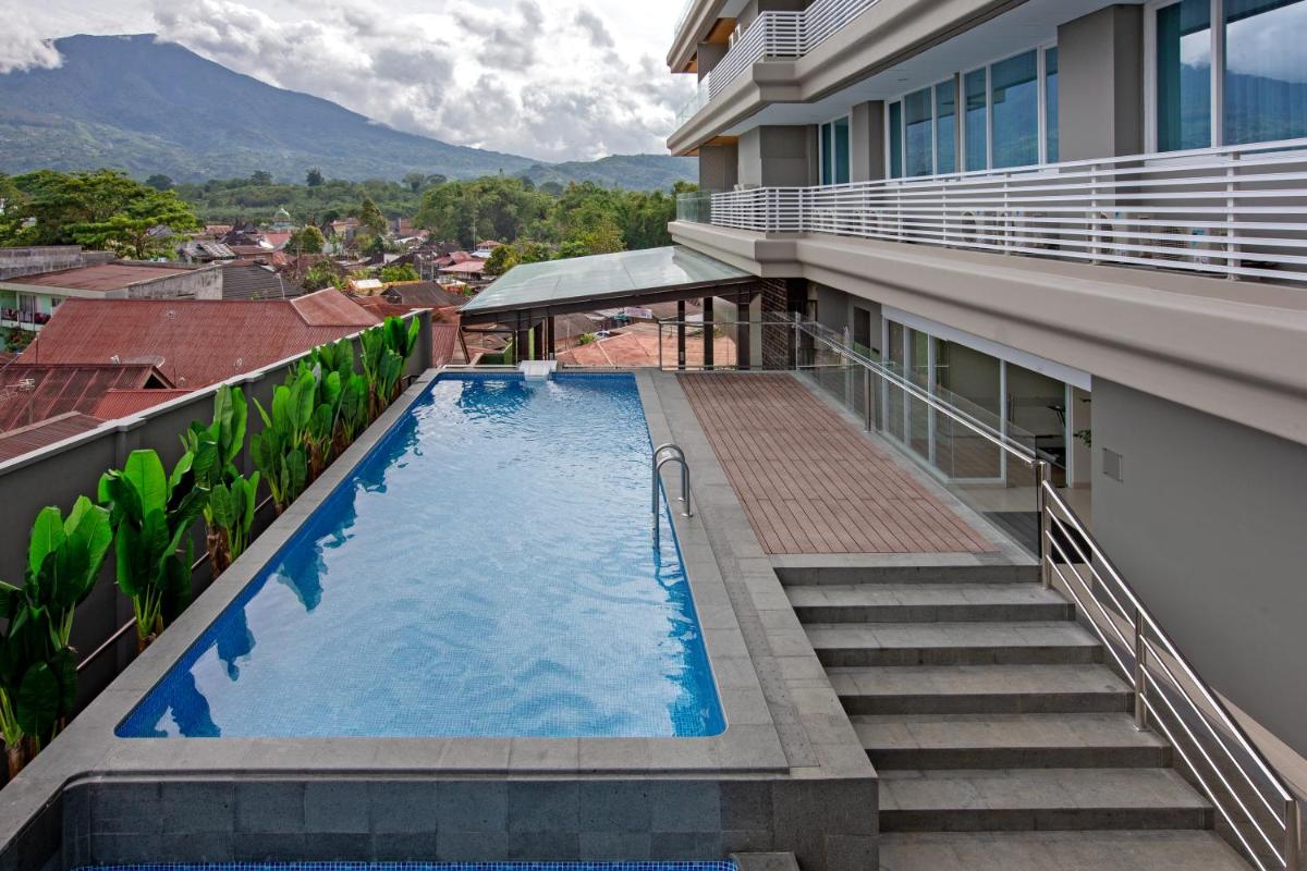 Suitetrails - Hotel Santika Bukittinggi