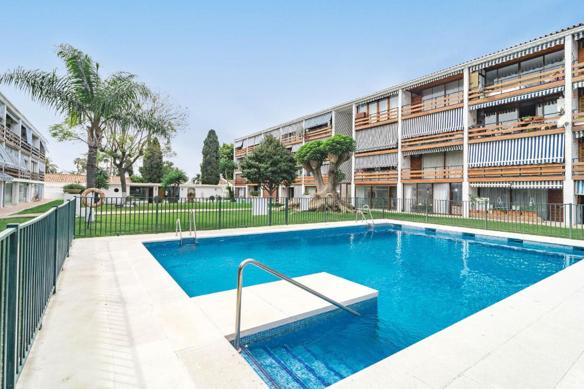 Charming 2 bedroom apartment in Cortijo Blanco with Pool View - Housity