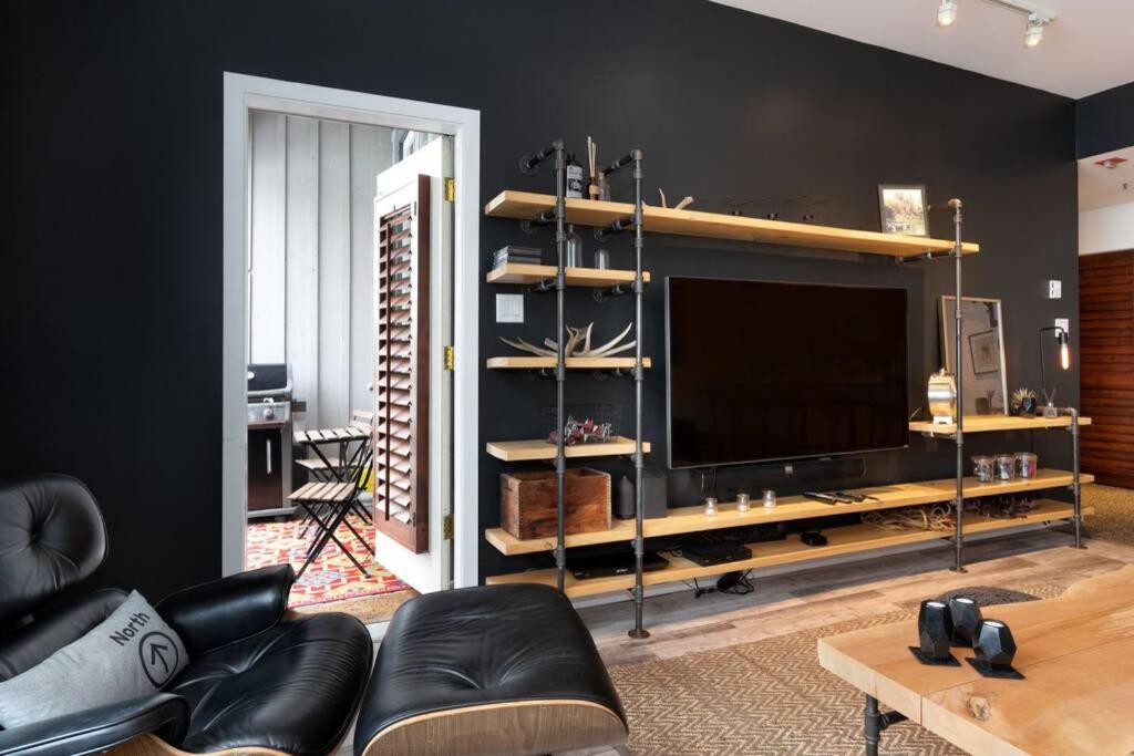 Prime location, Ski in/out Whistler condo - Housity