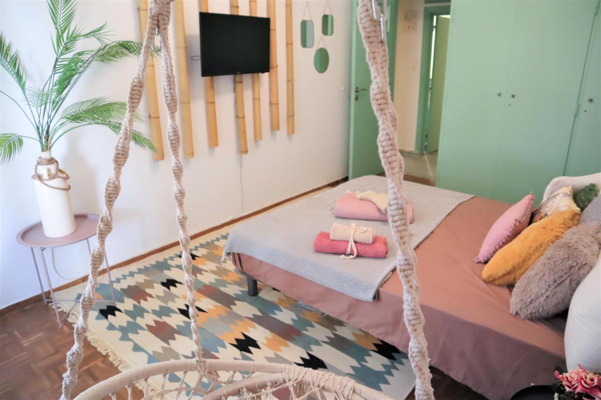Suitetrails - Viva La Victoria Apartment in Central Athens