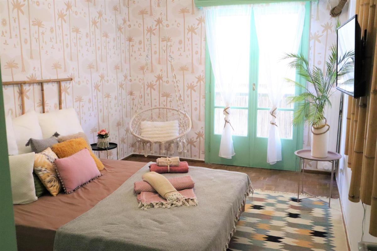 Suitetrails - Viva La Victoria Apartment in Central Athens