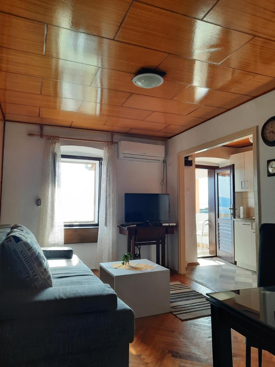 Suitetrails - Romantic coastal house in old town of Novi Vinodolski