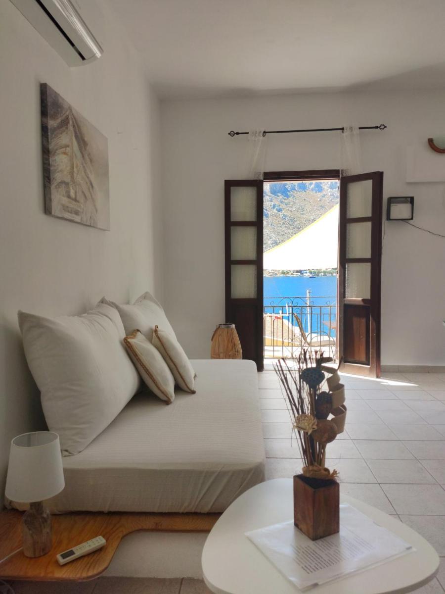 Suitetrails - Gompos Apartment - Cozy Apartment next to the sea - Amazing Sea View