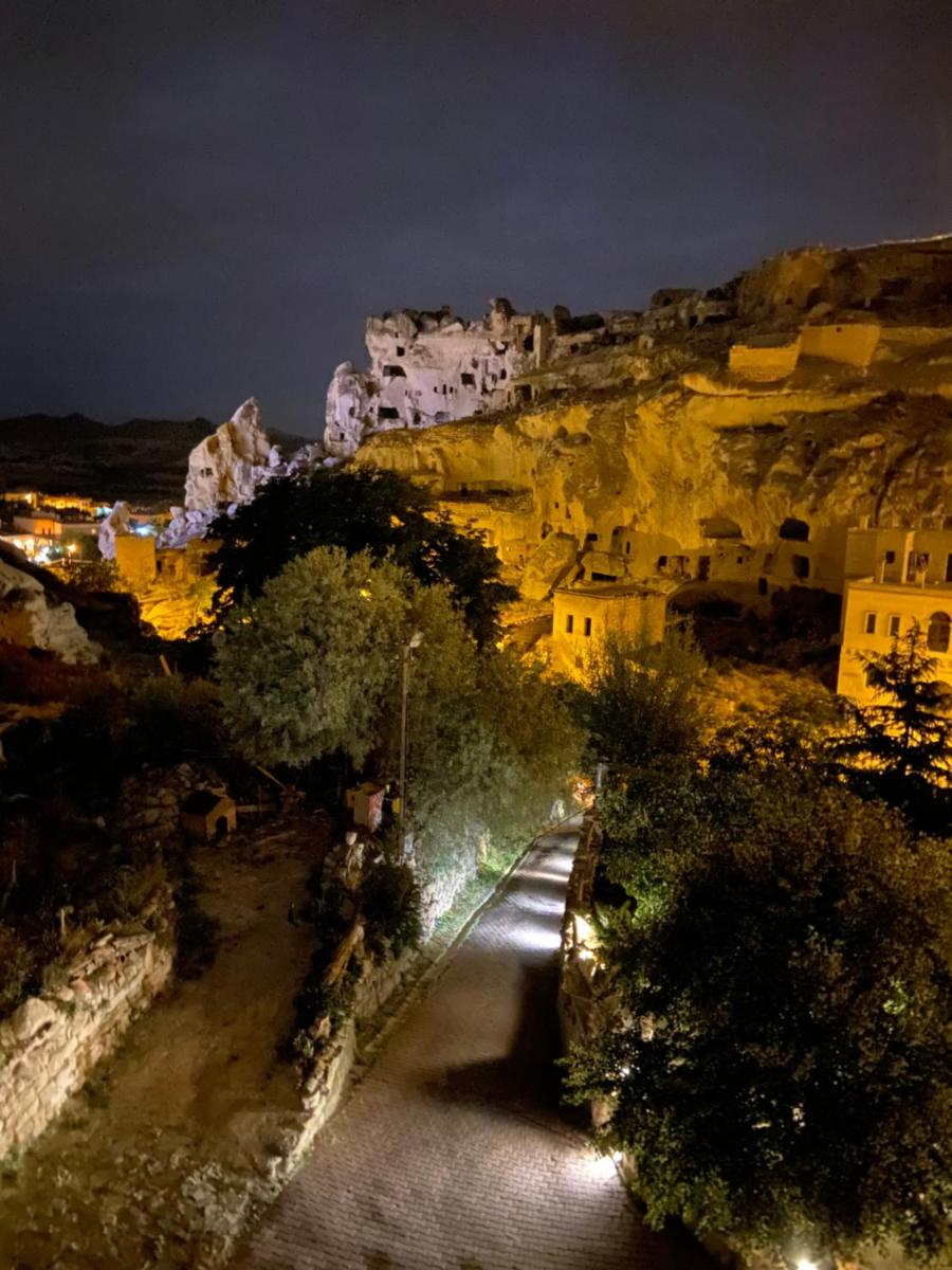 The Village Cave Hotel - Housity