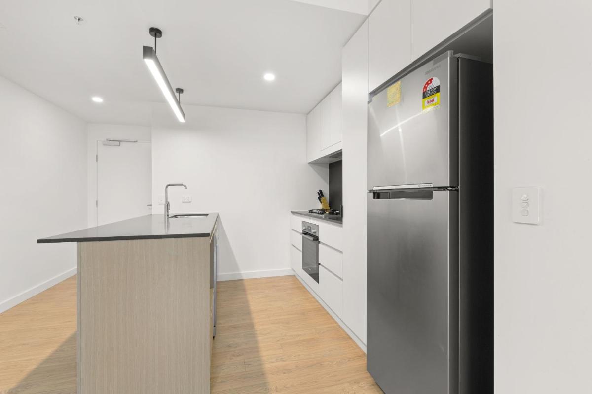 KOZYGURU SOUTH BRISBANE KOZY 2 BEDROOMS APT + FREE PARKING BRISBANE ONE QSB001-1203 - Hizvo