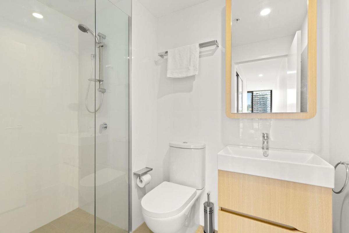 KOZYGURU SOUTH BRISBANE KOZY 2 BEDROOMS APT + FREE PARKING BRISBANE ONE QSB001-1203 - Hizvo