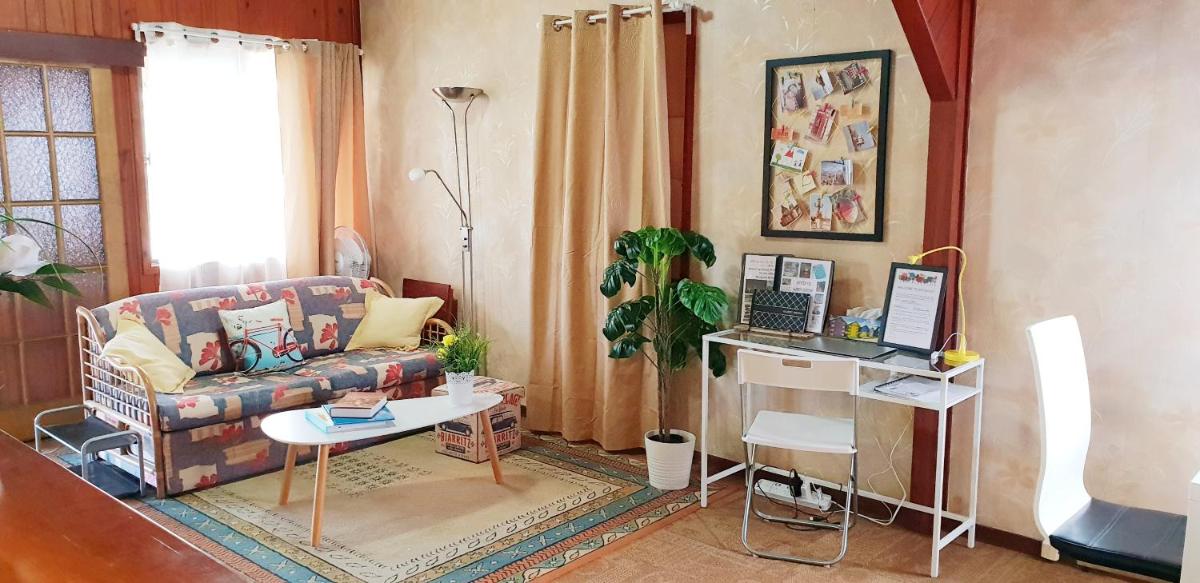 WOODY Pt - AMAZING 1970's SHARE HOUSE BY THE SEA-3 rooms available! - Housity