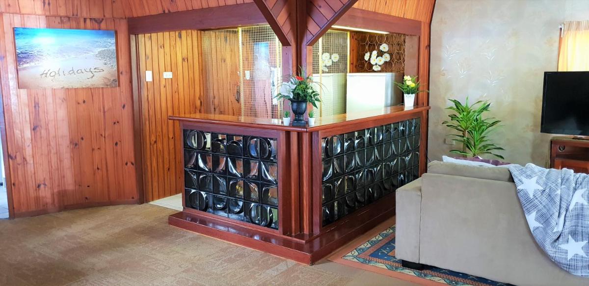 WOODY Pt - AMAZING 1970's SHARE HOUSE BY THE SEA-3 rooms available! - Housity