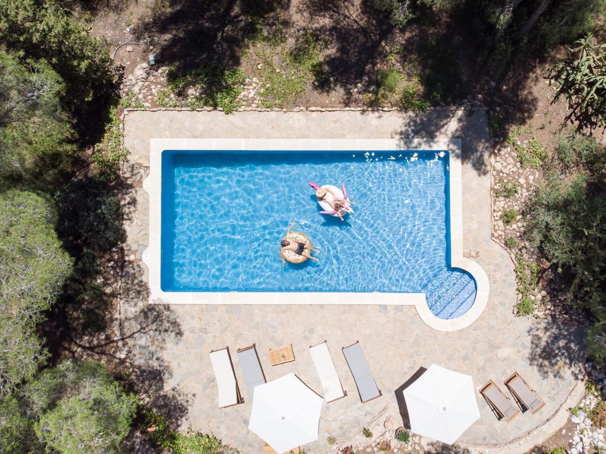 AldeaMia, Cozy villa for 7 people, pool, mountain view, beach at 8 min - Housity