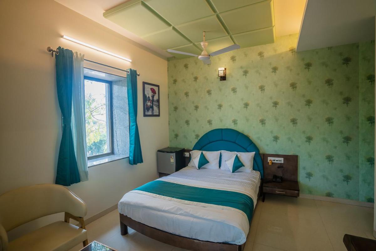 Hotel New Panchratna - Housity