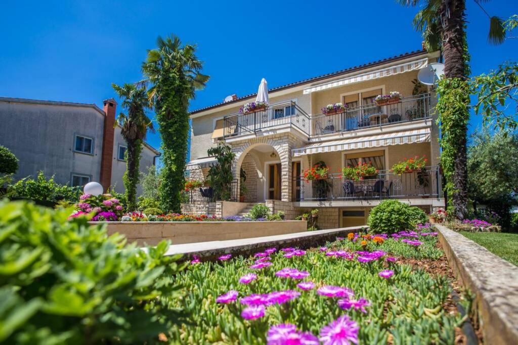 Suitetrails - Garden view apartment in Poreč for 2 - 3 persons