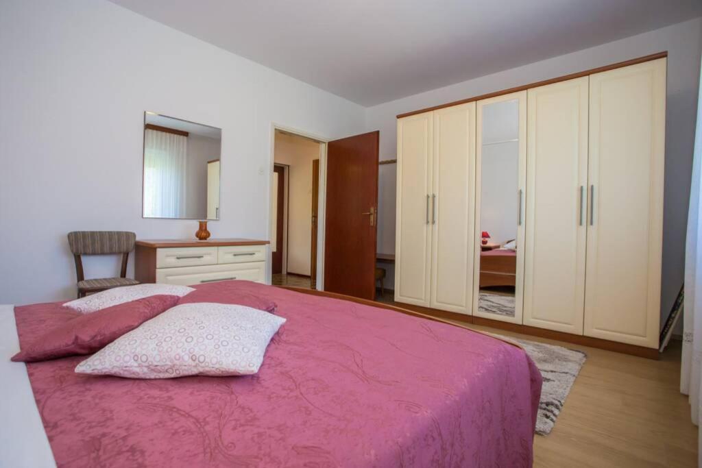 Suitetrails - Garden view apartment in Poreč for 2 - 3 persons
