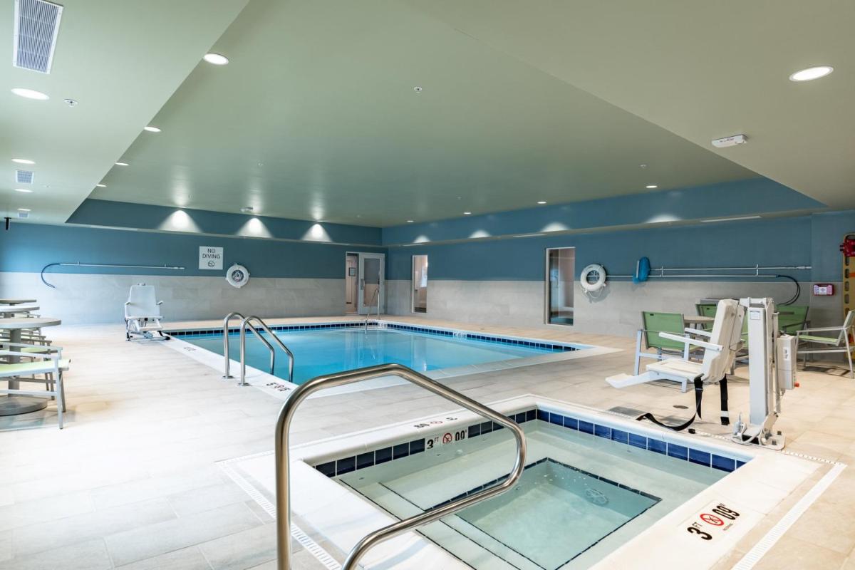 Holiday Inn Express & Suites - Moundsville, an IHG Hotel - Housity