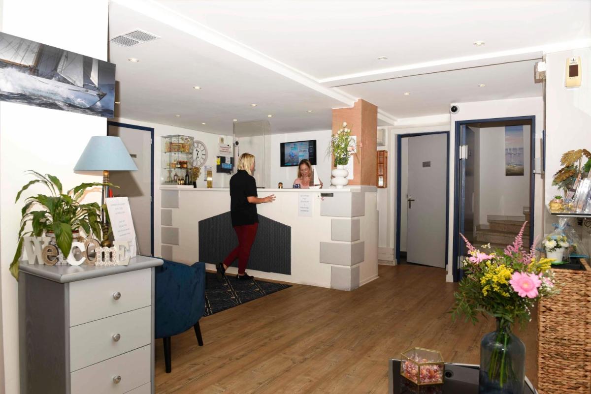 Suitetrails - Azur Hotel