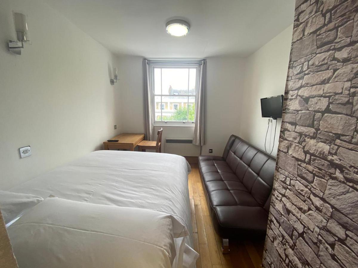 F303- Fantastic 3rd Flr Studio Near Hyde Park - Housity