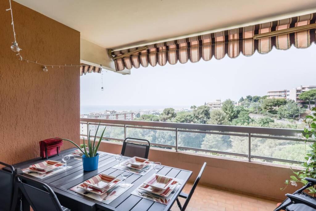 Suitetrails - Sea view apartment in residence with swimming pool!