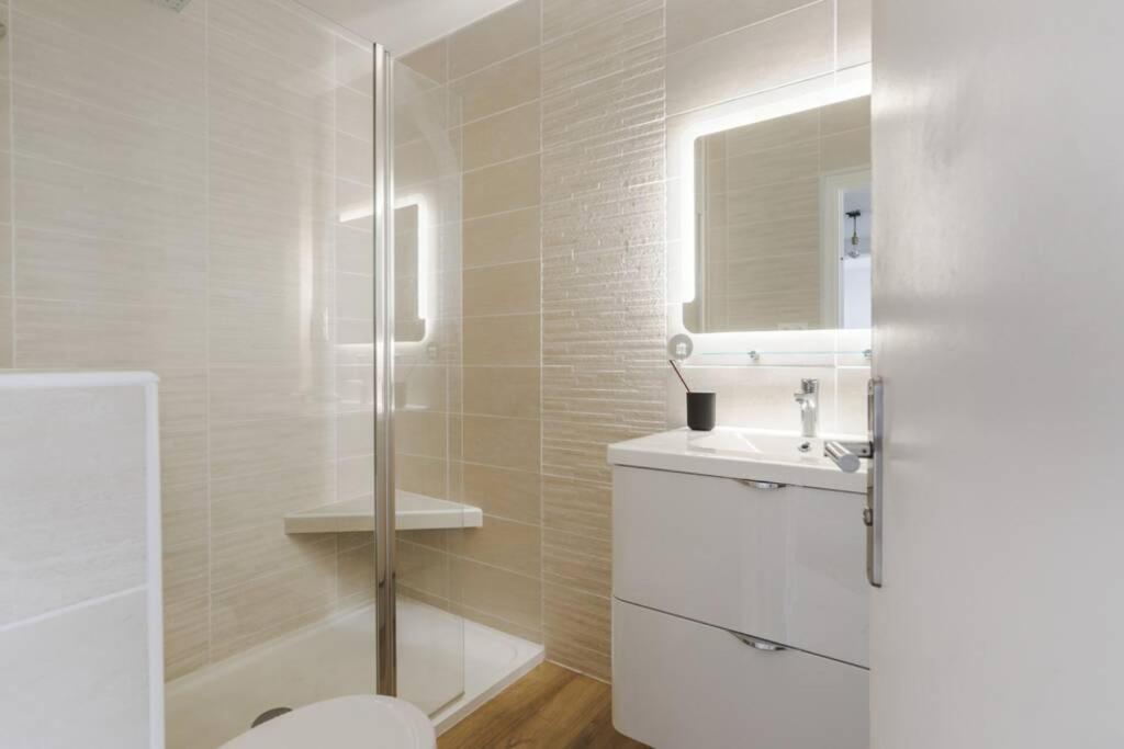 Suitetrails - Sea view apartment in residence with swimming pool!