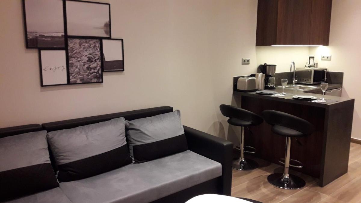 Suitetrails - Acropolis-view brand new modern apartment at Ermou