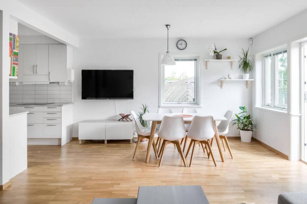Suitetrails - Large family home in Gothenburg with garden