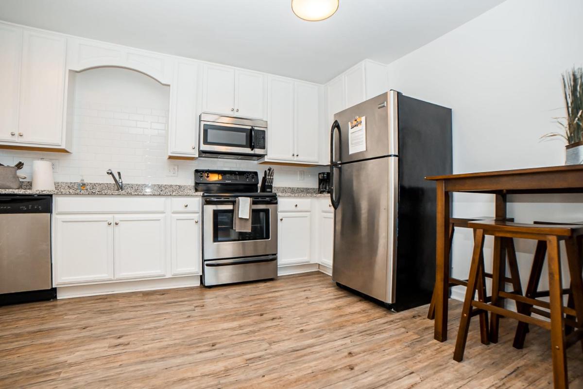 Suitetrails - Spacious and stylish 2 BR Near Broadway - 5 Min Drive