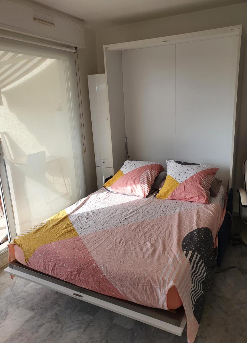 Superbe appartement plage SAINT-LAURENT DU VAR - Housity