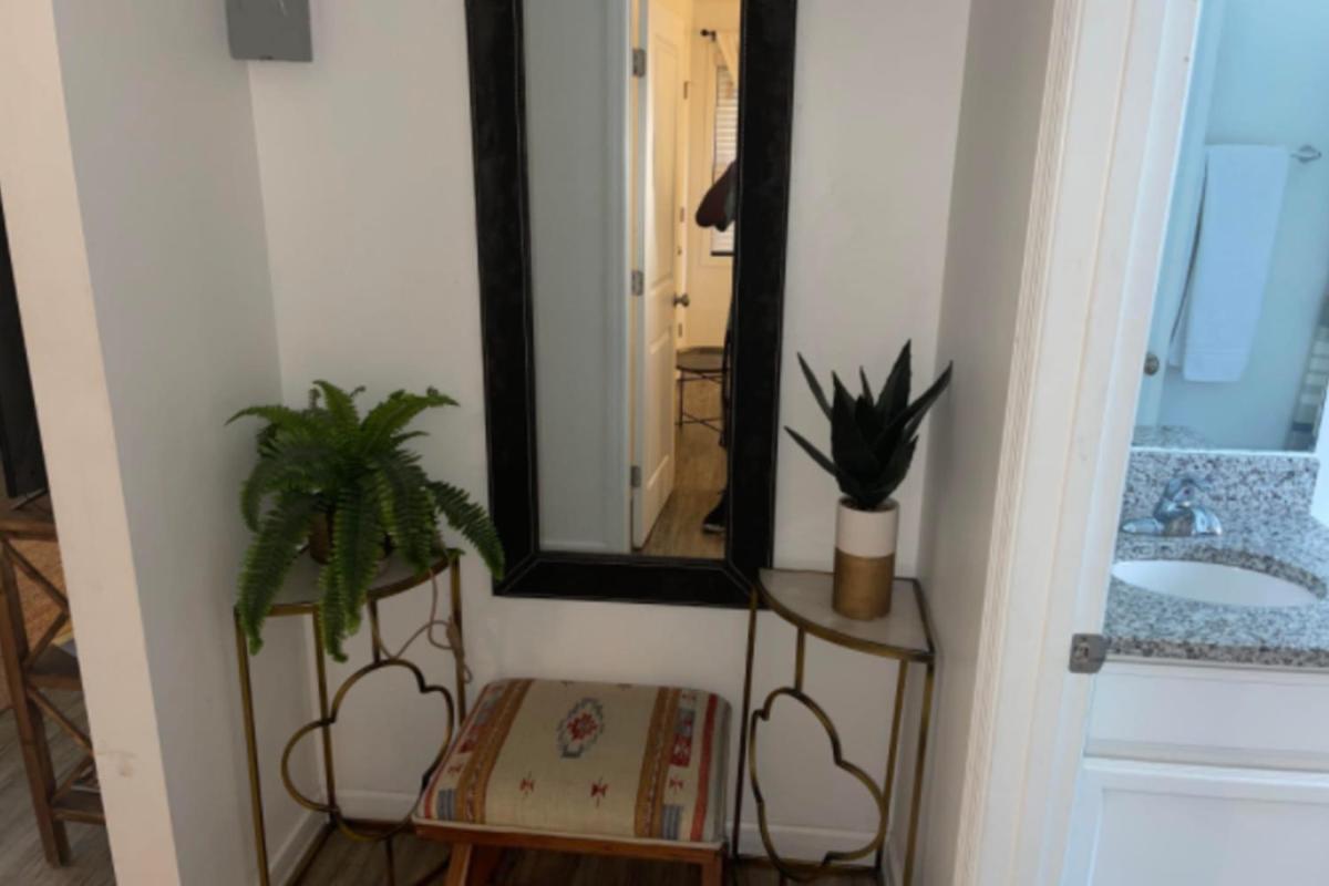 Suitetrails - Special! 2 King Bedroom Condo Minutes to Broadway!