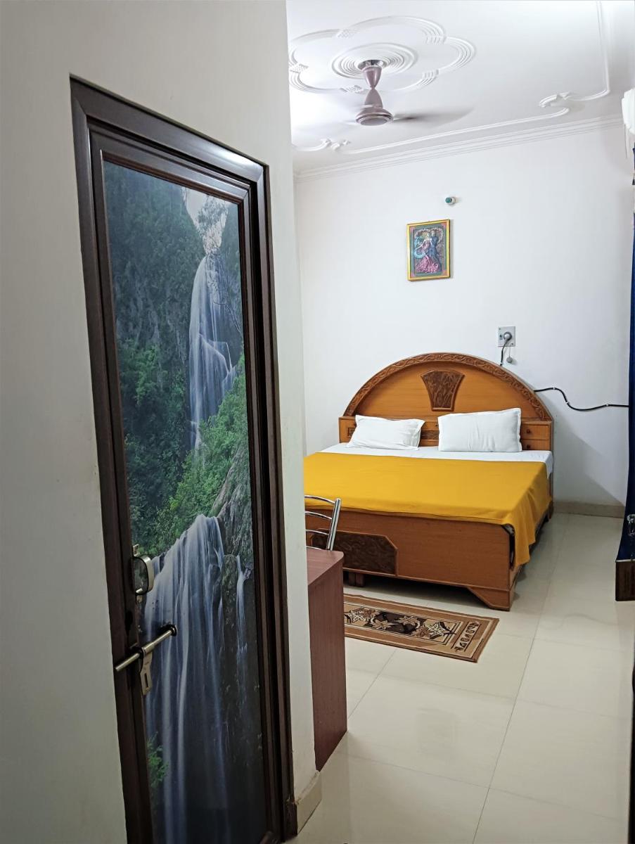 Suitetrails - Varuna Palace-Fully Vaccinated Staff