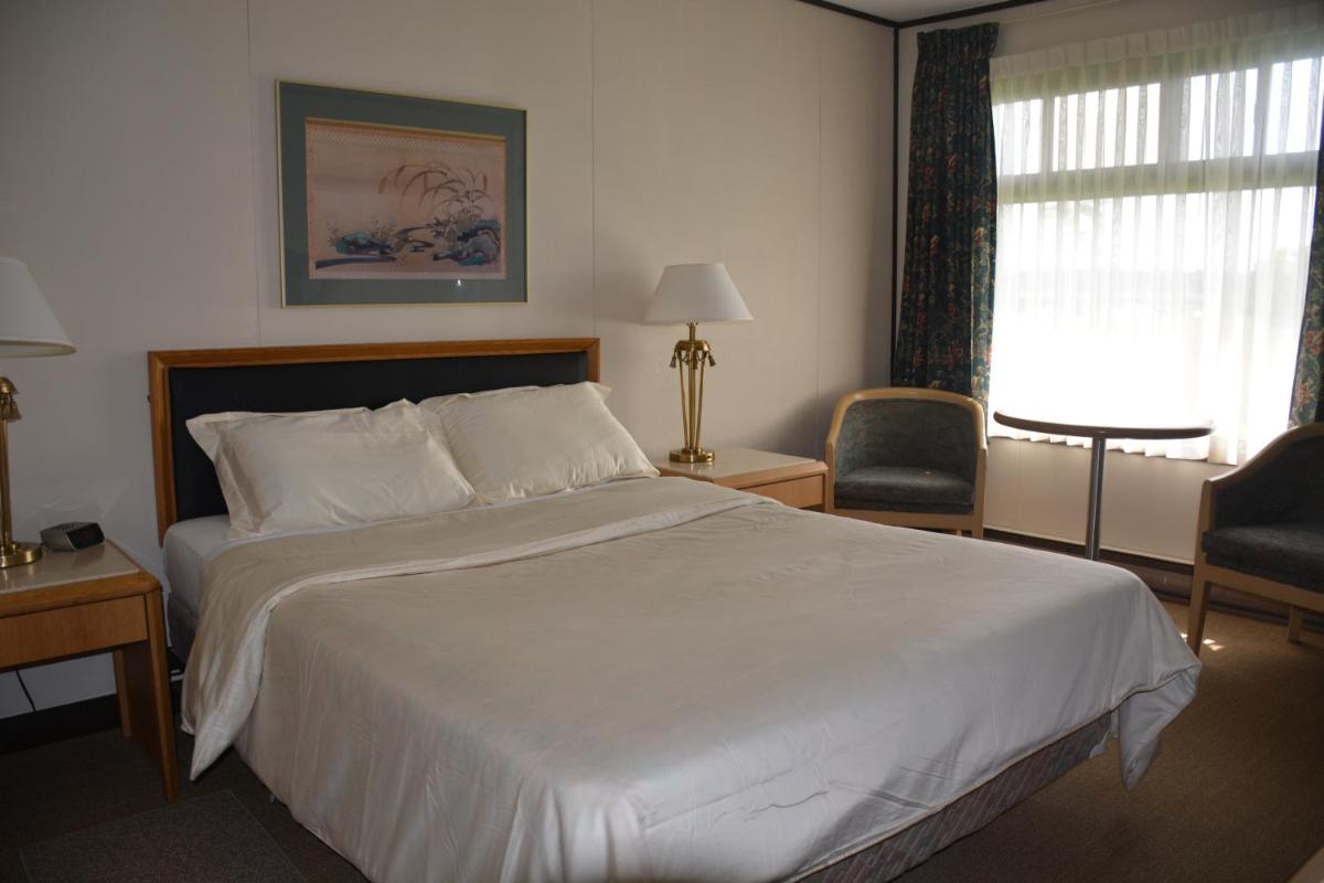 KC's Country Inn - Housity