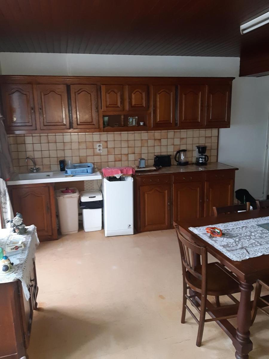 petite Maison ancienne charentaise ,dans un village au calme idéal travailleur - Housity