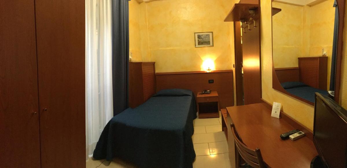 Hotel Aurora - Housity