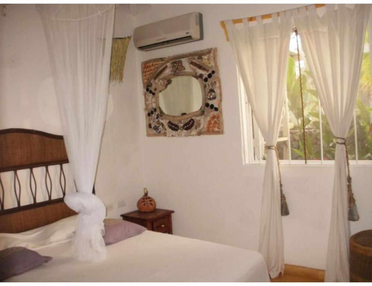 Suitetrails - Charming Caribbean style villa near superb beach