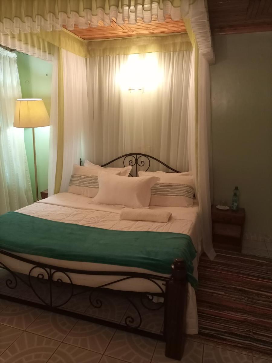 Palm Airport Suites - Housity