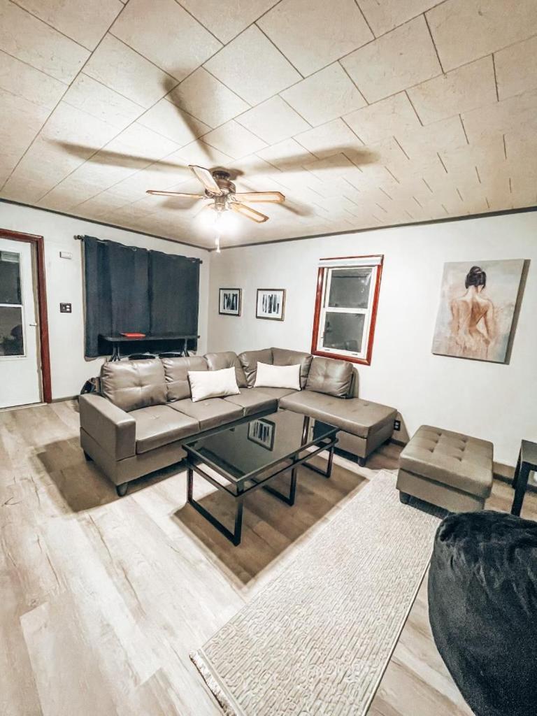 Suitetrails - Luxury 2 Bedroom Spacious House with Huge Backyard