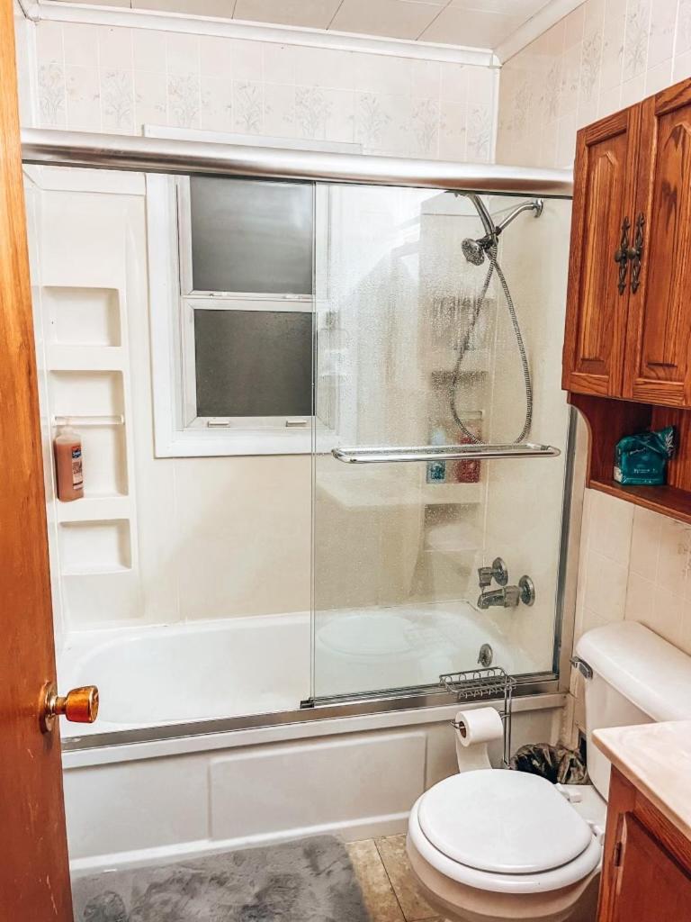 Suitetrails - Luxury 2 Bedroom Spacious House with Huge Backyard