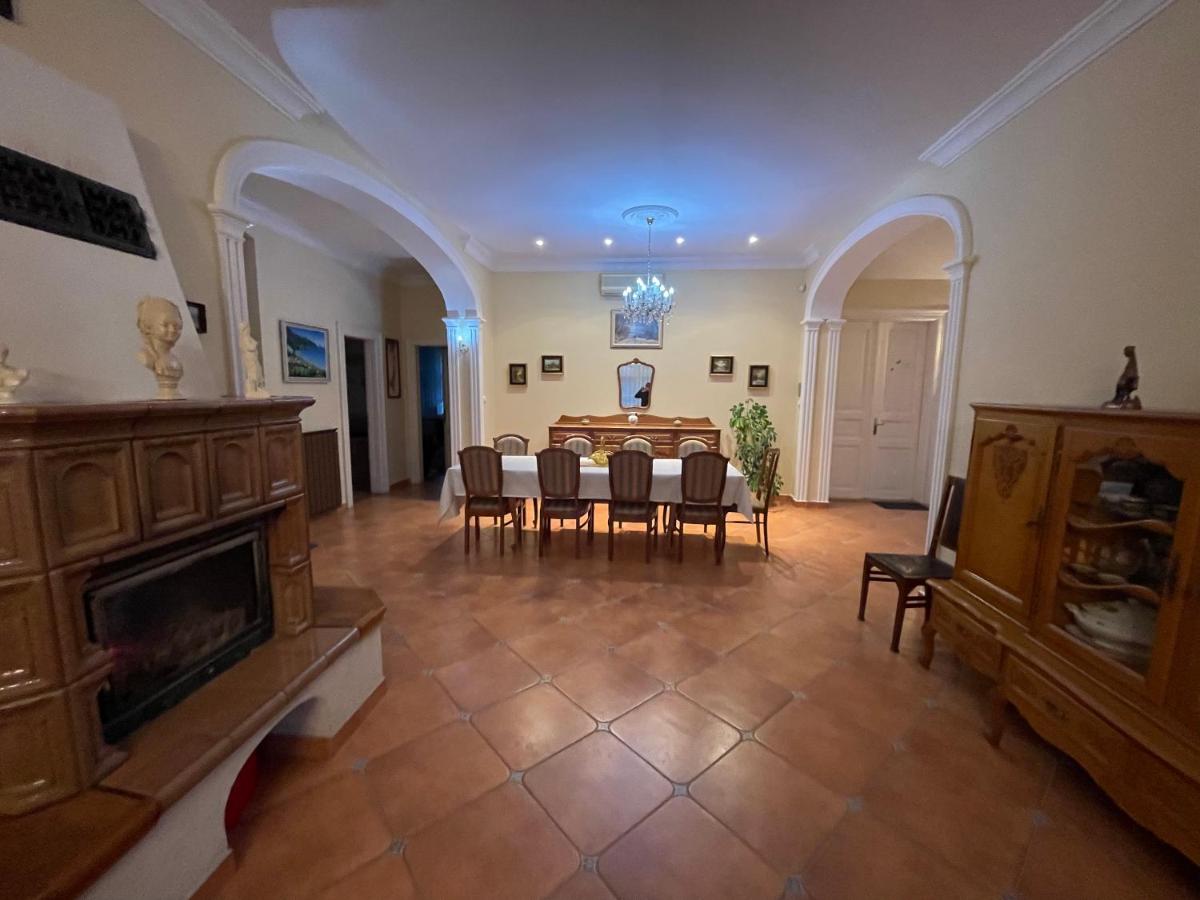 Villa de Lux Szekszárd - Housity