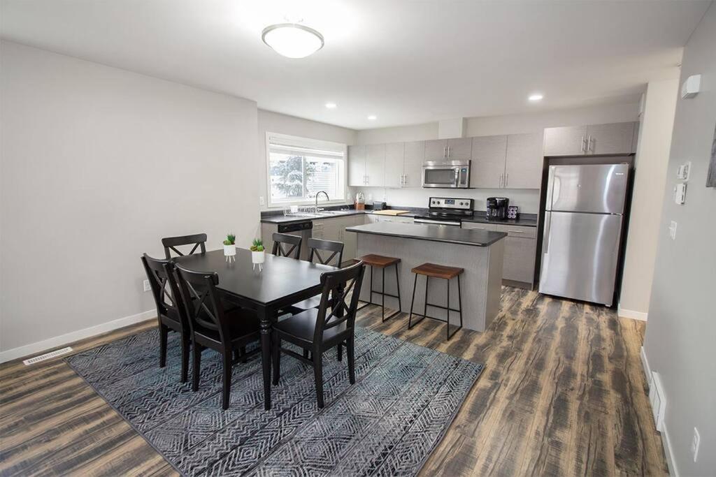 Gorgeous 4 Bedroom Townhouse in South Winnipeg - Housity