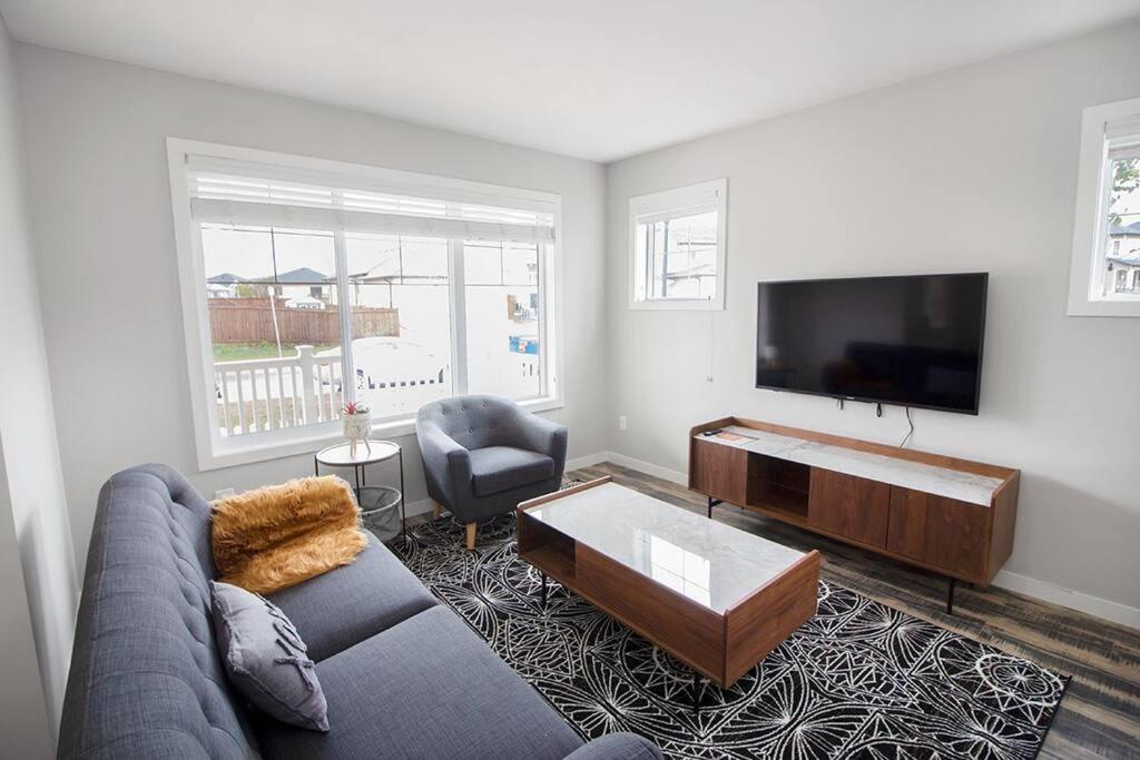 Gorgeous 4 Bedroom Townhouse in South Winnipeg - Housity