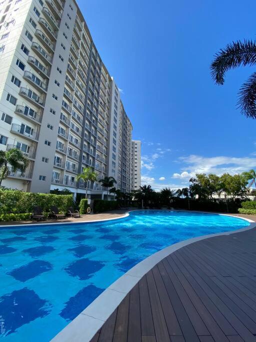 Cozy 1 BR Apartment At South Residences Tower 2 - Housity