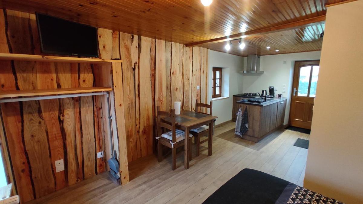 Studio chaleureux dans les monts du Forez - Housity