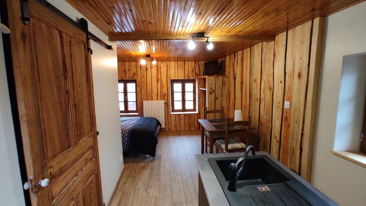 Studio chaleureux dans les monts du Forez - Housity